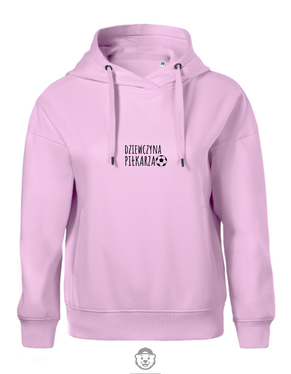BLUZA Z KAPTUREM DAMSKA DZIEWCZYNA PIŁKARZA RÓŻOWA.png