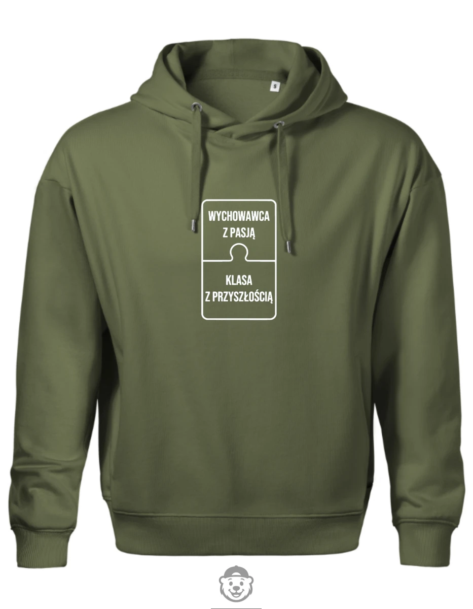 BLUZA Z KAPTUREM MĘSKA WYCHOWAWCA Z PASJĄ KLASA Z PRZYSZŁOŚCIĄ KHAKI.png